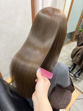 イルウィ(irwi) 【オリーブベージュカラー/美髪ストレートヘア】