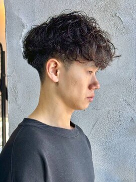 ニアウ 新宿(Niau) MEN’S/リバースセンターパート/ニュアンスパーマ/新宿