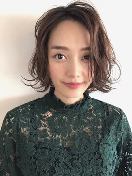 ヴェイン(VEIN) イルミナカラー 小顔 オリーブカラー セミウェットウェーブ