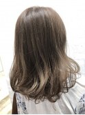ベージュカラー×ハイライト