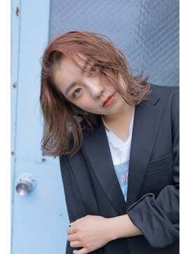 スリーアン(THREE ann.) ２０代30代40代小顔ふんわりくびれ無造作カールAラインセミディ