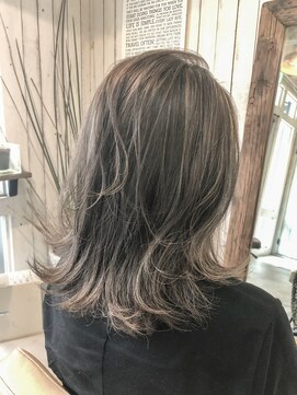 ジジ アドラーブル ヘア サロン(JiJi ADRABLE HAIR SALON) ハイライト　グレージュ　レイヤーカット