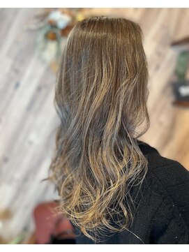 サーティーン(THIRTEEN) HUEglossでツヤツヤロング