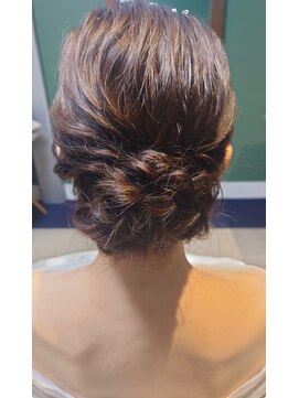 ビスポーク(BESPOKE) 20代30代40代◎結婚式アッシュカラーこなれ大人まとめ髪シニヨン