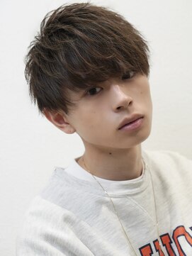 オーシャントーキョーオーバー 渋谷(OCEAN TOKYO OVER) 波巻き束感ショートツーブロックマッシュアップバングコンマヘア