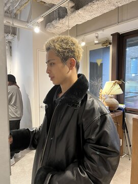 エイトデイズ 三宮駅前店(EIGHT days) 金髪