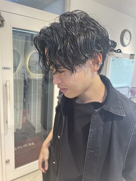 テトラ バイ ネオリーブ 横浜西口店(tetra by neolive) 横浜★センターパートの縦落ちツイストスパイラル