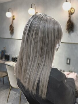 トッカ ヘアアンドトリートメント 大宮店(tocca) 【デザインカラーはayaka】シルバーバレイヤージュ