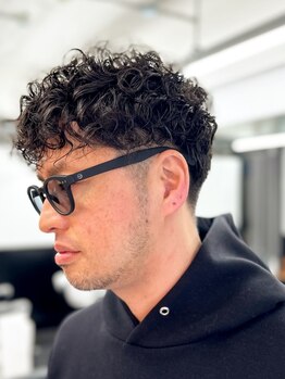 バーバーミキ(BARBER MIKI)の写真/【大阪福島大人気バーバー】実力派☆理美容の二刀流理容師が大人かっこいいメンズパーマに仕上げます◇
