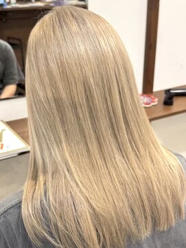 ルイ(ROUIS produced by LUCK 津田沼) ROUIS 津田沼 ホワイトベージュ×ハイライト