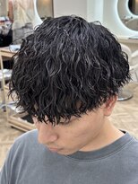 ボンドストーリールミエール(Bond Story lumiere)&nbsp;ツイストスパイラル縦落ちパーマラウンドマッシュ刈り上げ眉毛