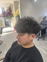 リイ(Lii)&nbsp;メンズ　ショート　スペインカール　フェード　テーパーフェード