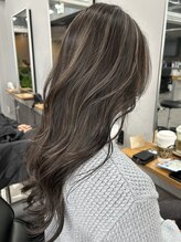 レブ 四条烏丸(Reb,)&nbsp;赤み消しハイライト白髪ぼかしレイヤーカット30代40代大人ヘア