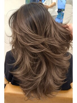 ヌエン 渋谷(NU/EN) タプんと重ためバタフライレイヤー/マロンベージュ/ハイライト