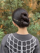 リッカ シーダ(LYCKA SIDA)&nbsp;お呼ばれヘアセット/結婚式参列ヘア/個性派アレンジ/八の字ヘア