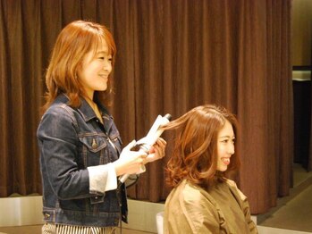 シエクル ヘアアンドスパ 吉祥寺店(SIECLE hair&spa)の写真/サロンは苦手、緊張する…という方にも。女性ならではの安心感と丁寧さでリラックスしたサロンタイムを☆