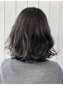 スモーキーグレー