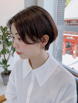 イル(ill) センターパート　ショート　大人可愛い　前下がり　大須