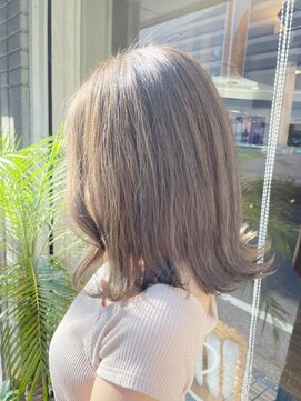 カルフール ロコ 草加西口店(Carrefour LOCO) ミルクティベージュ/ダブルカラー/デザインカラー/ブリーチ