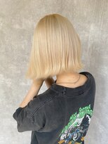 ウラ(.ula) ホワイトベージュミルクティーベージュブリーチダブルカラー浦和