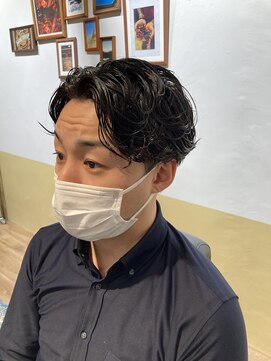 カムレイド フォー ライフ(COMRADE 4 LIFE) センターパート　刈り上げないスタイル　担当松尾