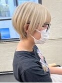 ショートヘア/ホワイトベージュ/ケアブリーチ/丸みショート