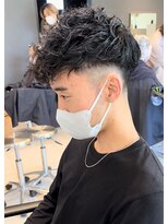 シェルハ(SHELHA)&nbsp;スペインカールフェード高め刈り上げ波巻きスパイラルパーマ