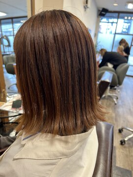 ヘアメイク 想倶楽部 外はねミディアムボブ