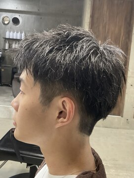 フイ 新宿3丁目(Hui) フェザーパーマ/グレーブルーカラー/刈り上げショートパンク