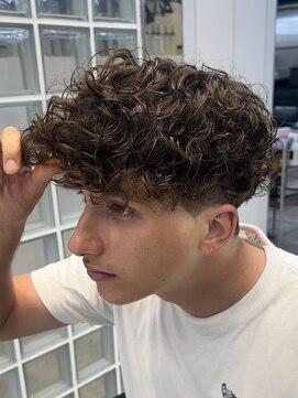 フィフスパーク(fifth PARK) 渋谷スペインカールラルフカール刈り上げ高めツーブロックメンズ