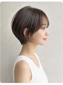 丸みシルエットの大人ショートボブ