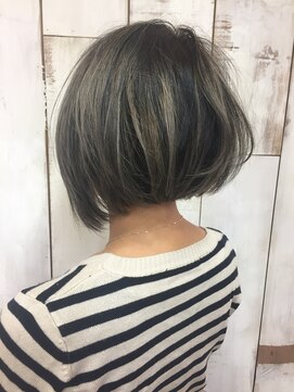 ベロニカ(Beronica) 前下がりボブ