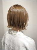 外はねボブ× ブリーチ無しゴールドカラー