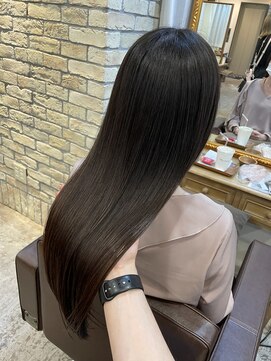 シェノン 西梅田(CHAINON) グレーベージュ/レイヤーロング/黒髪/レイヤーカット