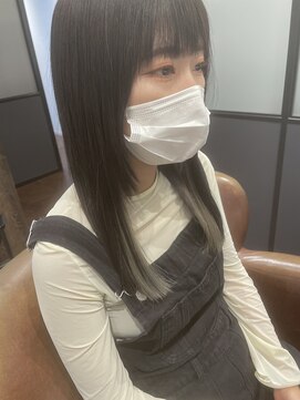 ミラレスカ 栄(MIRA RESCA) ホワイトシルバー×インナーカラー