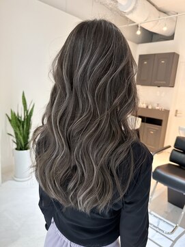 ヨロ 小岩(YOLO) ハイライトショートヘアダブルカラーイルミナカラーオージュア