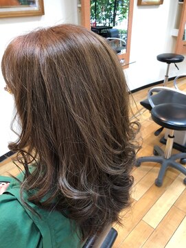 ティーアンドエイチ ヘアーワークス(T&H hairworks) 白髪ぼかしリタッチ
