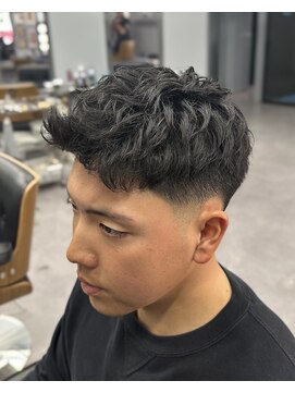 アイコン ブルー メンズ(I-CON #blue MEN'S) 癖毛風パーマ×スキンフェード【池袋フェード】