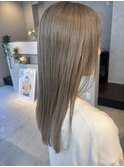 ベージュ