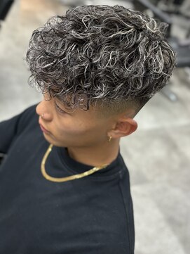 イーラ 2d(era) スペインカール/メンズ/フェード/刈り上げ/パーマ/眉毛