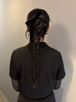 サンプラス(san+)&nbsp;【リコ】タイトなお団子×編みおろしアレンジ