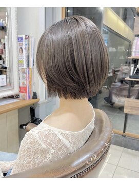 ヒビヲ(HIBIO) 切りっぱなしボブショートボブダブルカラーブリーチグレージュ