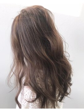 エモーシオン(HAIR CREATE EMOTION) ハイライトありのアッシュベージュ