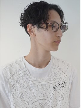 メリケンバーバーショップ コウベ(MERICAN BARBERSHOP KOBE) コンマヘアショートレイヤーかき上げパーマトランクスヘア