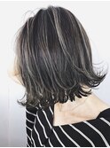 3Dハイライト×ホワイトグレージュ×外ハネミディアム