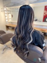 ヘアメイクサロン ゼロ(ZERO) ホワイトシルバーメッシュ☆プチプライメチェンっ(*≧∀≦*)