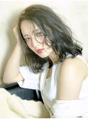 オリーブグレー ミディアムボブ ウェーブ巻き 下北沢 新百合ヶ丘