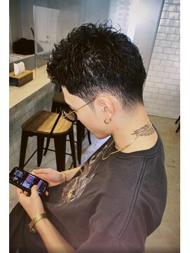 フランクスバーバーザスタンド(Frank’s barber the stand) テーパースキンカール