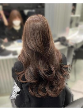 ジーナリア(Xena ria) 《Kaho》ダブルカラーでつくるまろやかベージュ