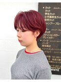 ブリーチカラーで作るワインレッドでおしゃれ感漂うショート